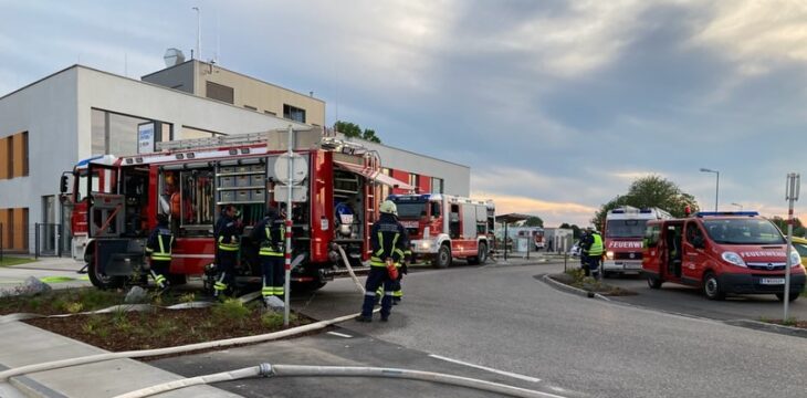 Übungsmittwoch • 4 Feuerwehren – 65 Übungsteilnehmer:innen – 10 Fahrzeuge (davon 2 Sonderfahrzeuge)